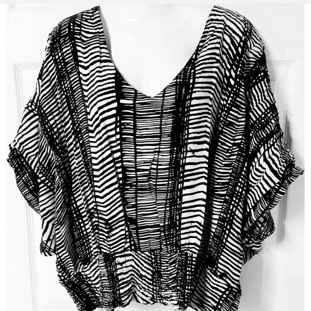 I.Q. & Co. Top Size 3X Stripe Cold Shoulder Dolman EUC - Picture 3 of 13
